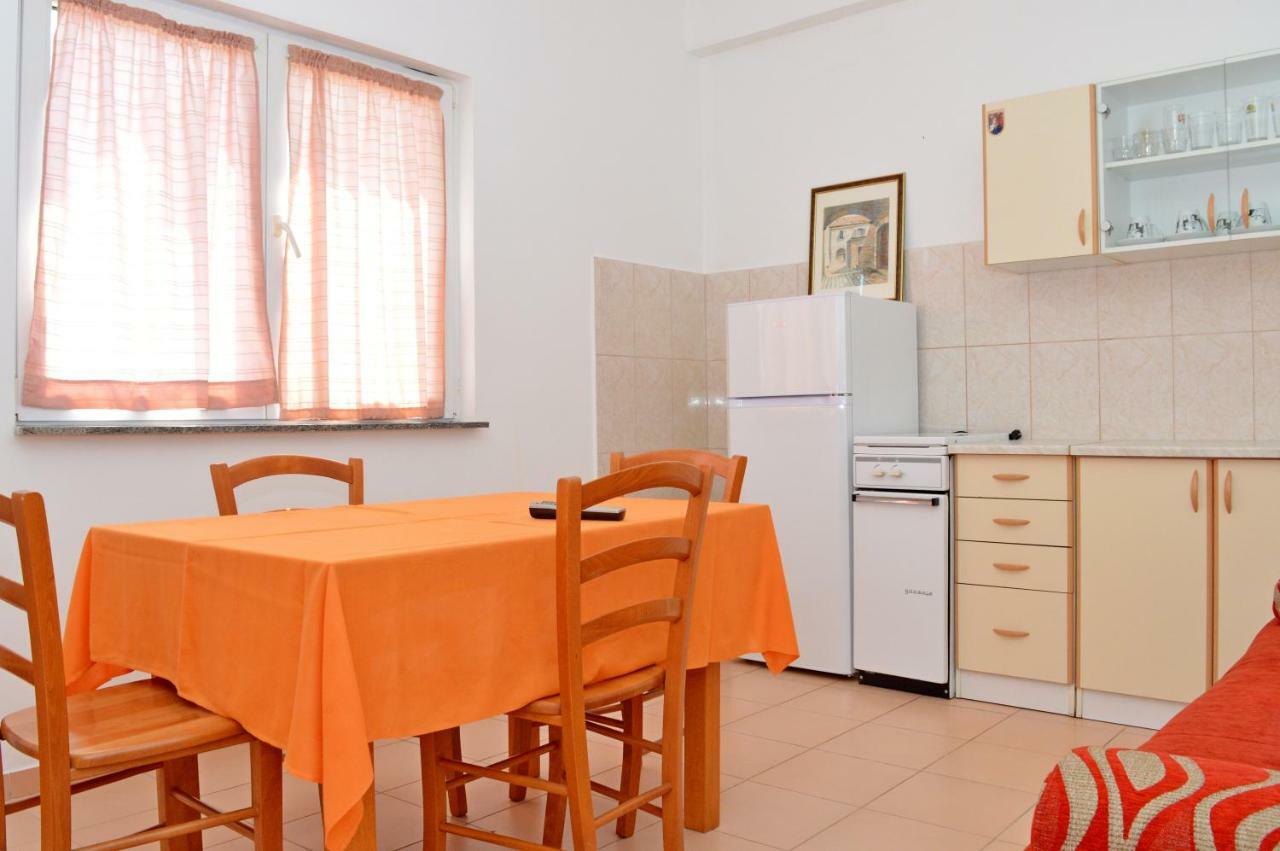 Apartments Macak Новаля Екстериор снимка